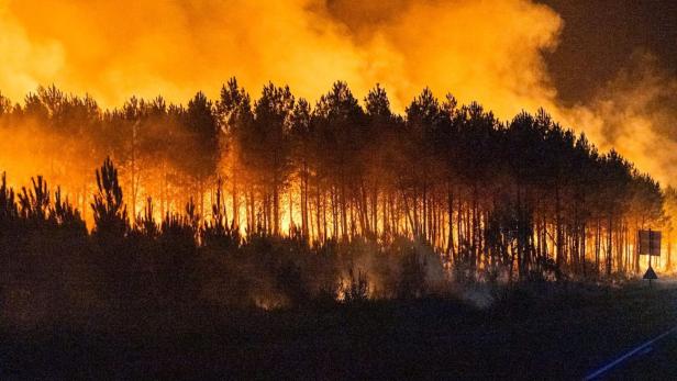 Wildfires rage in southern France