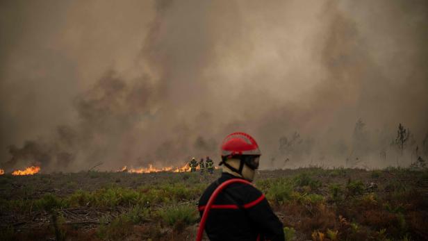 FRANCE-ENVIRONMENT-CLIMATE-WEATHER-WILDFIRE