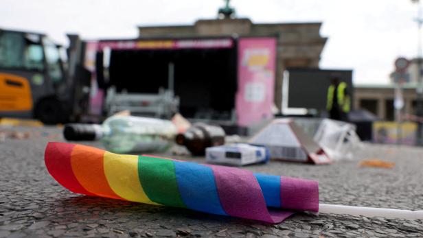 Deadly vehicle crash into crowd near Berlin's annual CSD parade