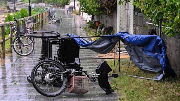 HONG KONG-CHINA-WEATHER-TYPHOON