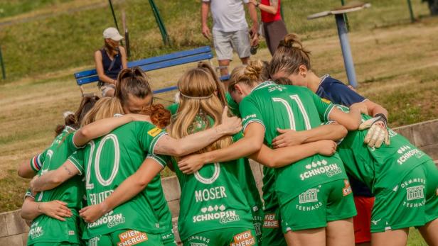 Rapid Frauen auf dem Platz