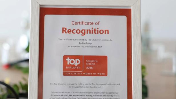 Zertifikat mit der Überschrift 'Certificate of Recognition' für Balfin Group als zertifizierter Top-Arbeitgeber 2026 in einem silbernen Rahmen vor unscharfem Hintergrund mit rotem BALFIN-Logo.