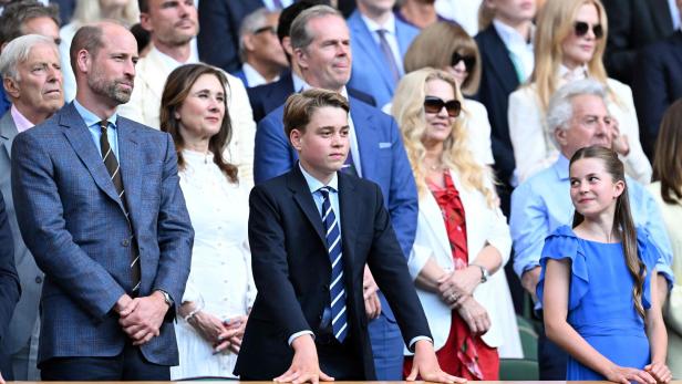 Prinz William, Prinz George und Prinzessin Charlotte sitzen auf der Tribüne beim Wimbledon-Tennisturnier.