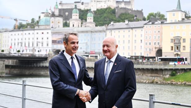 GRIECHISCHER MINISTERPRÄSIDENT MITSOTAKIS GAST VON BUNDESKANZLER STOCKER BEI DEN SALZBURGER FESTSPIELEN: STOCKER (ÖVP)/ MITSOTAKIS