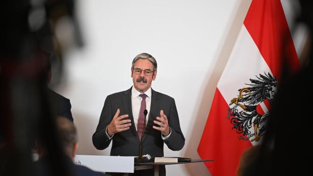 SOMMERMINISTERRAT: PRESSEFOYER - HAMESEDER