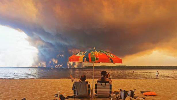 FILES-FRANCE-ENVIRONMENT-CLIMATE-WILDFIRE