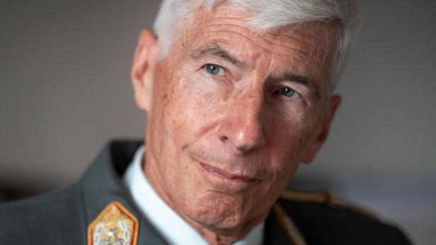 INTERVIEW MIT EHEMALIGEM EU-MILITÄRCHEF GENERAL BRIEGER