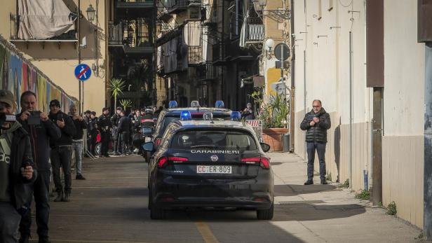 Italian police arrest over 180 suspected Cosa Nostra members