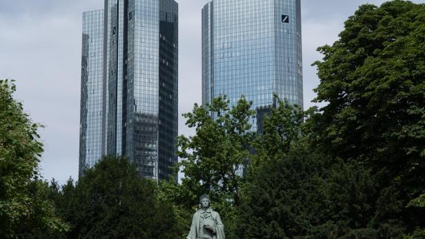 Germanys Deutsche Bank headquarters searched by tax investigators 