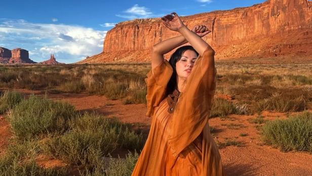 Opernstar Anna Netrebko in der Wüste Arizonas