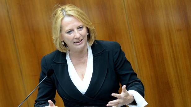 Vekehrsministerin Doris Bures (SPÖ) will beim höchsten EU-Gericht gegen deutsche Maut klagen.
