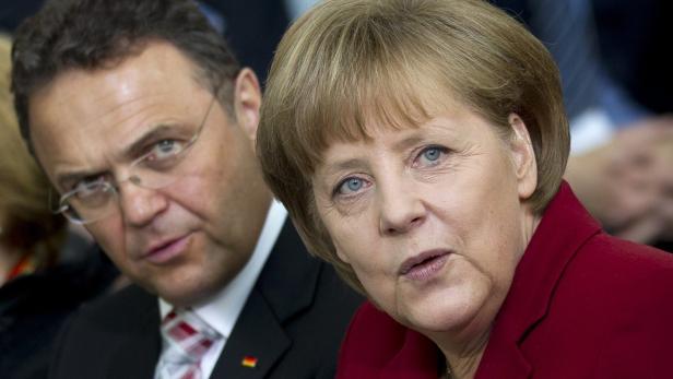 H.-P. Friedrich (CSU) vor einem Jahr noch Innenminister Merkels: Heute ihr schärfster parteiinterner Kritiker.