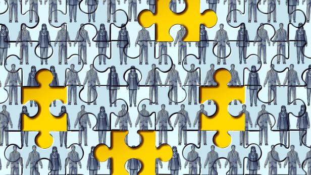 Zahlreiche gezeichnete Geschäftsleute als Puzzle-Teile auf hellem Hintergrund, einige gelbe Teile sind hervorgehoben.