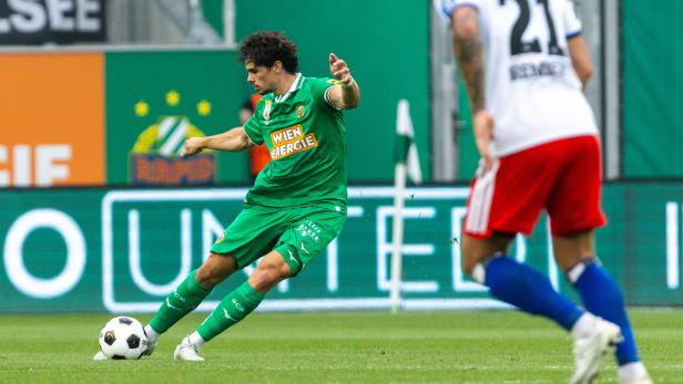 Rapid-Verteidiger Jakob Schöller gegen den HSV.