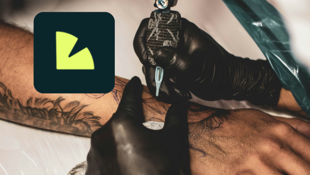 Logo von LemonLime und Hände mit Tättowiermaschine