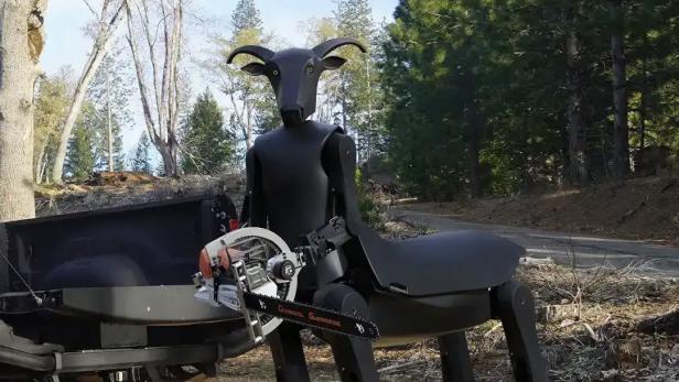 Zentaurenroboter von Satyress mit Kettensäge