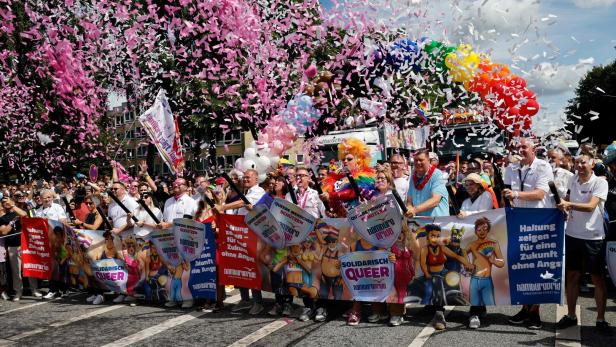 TOPSHOT-GERMANY-LGBTQ+-GENDER-GAY-QUEER-PRIDE-PARADE-CSD