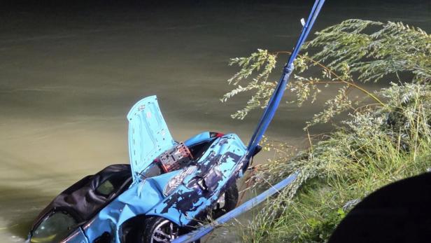 Auto im Wasser