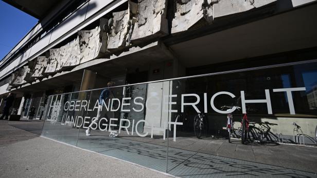 ++ THEMENBILD ++ GERICHT / LANDESGERICHT INNSBRUCK / WIRTSCHAFSTKRIMINALITÄT / VERHANDLUNG