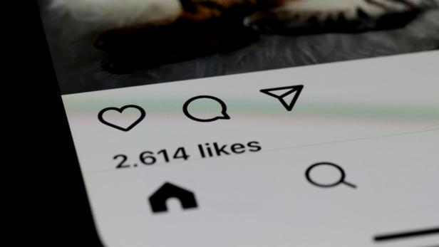 Herz- und Sprechblasensymbol unter einem Instagram-Foto