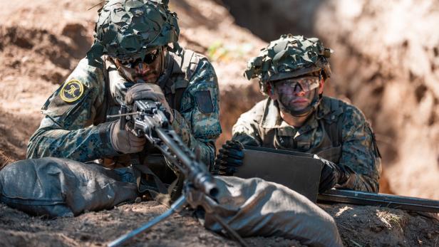 ++ THEMENBILD ++ ÜBUNG VERTEIDIGUNGSMINISTERIUM "SCHARFSCHIESSEN DER THERESIANISCHEN MILITÄRAKADEMIE BEI TAG"