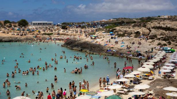 Italys tourist hotspots face summer crowds amid overtourism concerns
