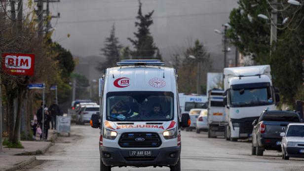 Seven Turkish police wounded in clash with suspected Islamic State militants in Yalova