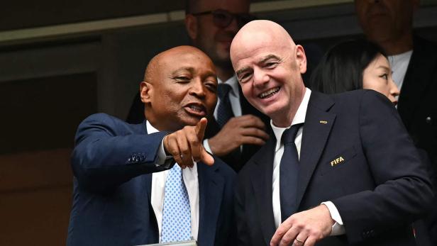 CAF-Boss Patrice Motsepe mit Infantino