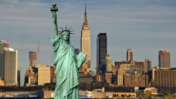 new york empire state building and statue of liberty