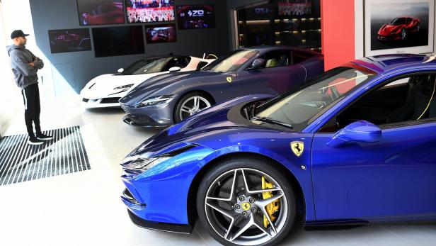 UK bans high end luxury goods exports to Russia