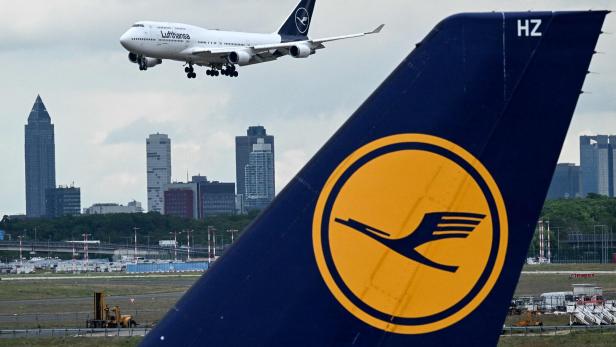 FILES-GERMANY-ECONOMY-AVIATION-TRANSPORT-EARNINGS-LUFTHANSA