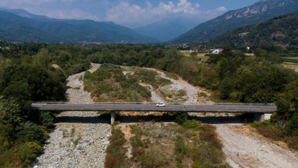 FILES-EUROPE-CLIMATE-HEATWAVE-DROUGHT-REPORTAGE-VISUAL STORY