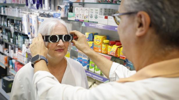 preparations for solar eclipse in Spain
