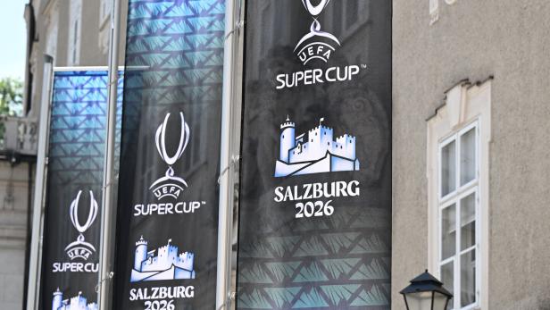 Die Salzburger Innenstadt ist bereits von der UEFA eingenommen und für den Supercup gebrandet. 