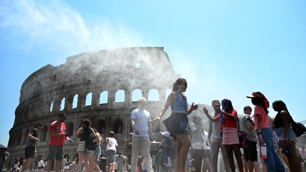 Heat grips Italy as temperatures rise
