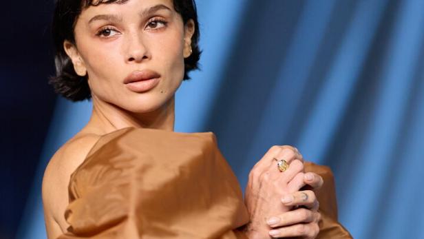 Zoe Kravitz zeigt sich auf dem roten Teppich ohne viel Make up und mit natürlichen Nägeln