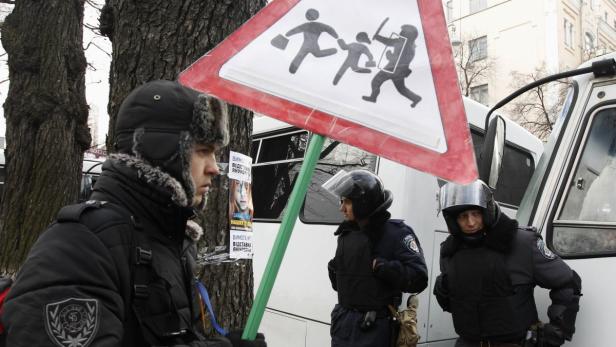 Appell an Sicherheitskräfte in Kiew, nicht zuzuschlagen.
