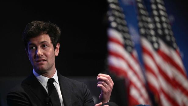 Joshua Kushner bei einer Rede