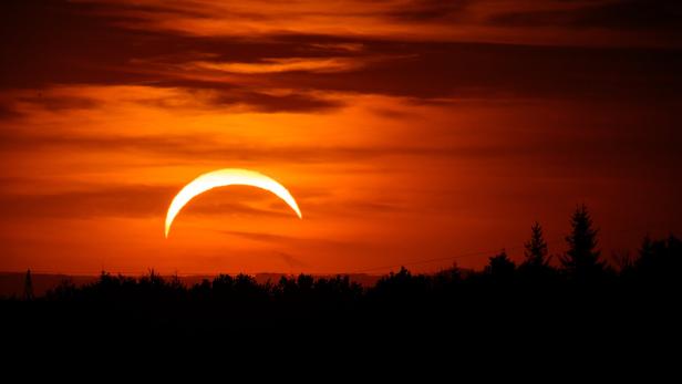 PARTIELLE SONNENFINSTERNIS ÜBER WIEN
