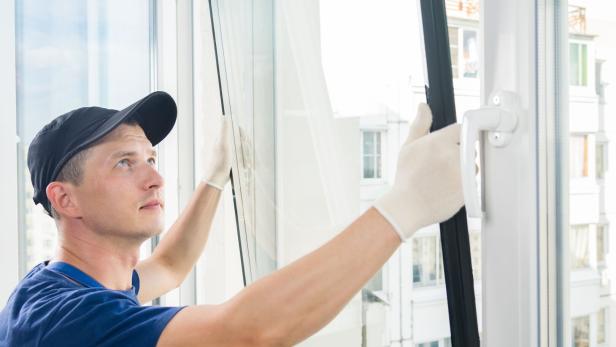 master puts a new double-glazed window in a plastic window