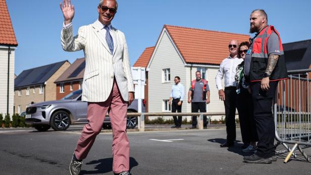 TOPSHOT-BRITAIN-POLITICS-VOTE