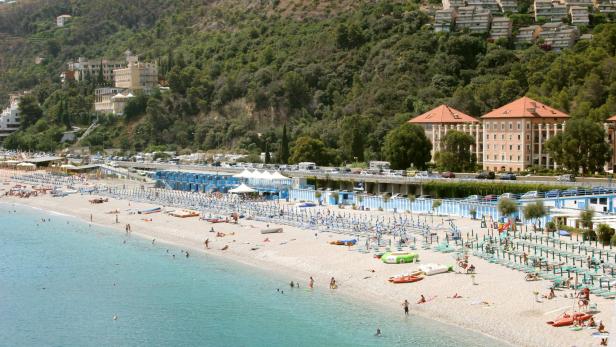 Strand von Spotorno, Italien