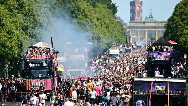 GERMANY-MUSIC-PARADE-RAVE THE PLANET