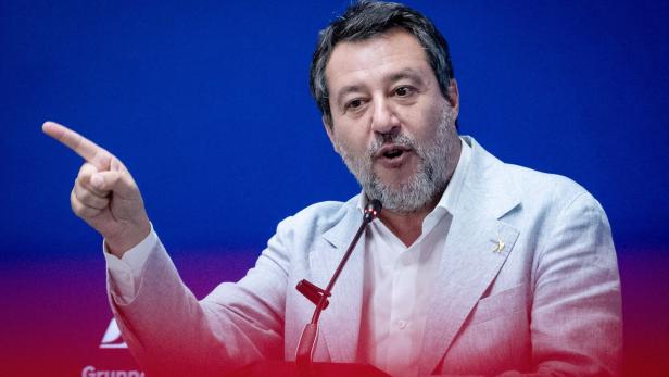 ITALY-POLITICS-SECURITY-TRAIN