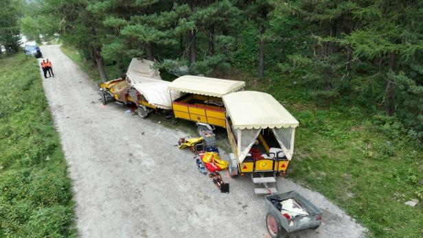 Pferdekutsche mit mehreren Wagons