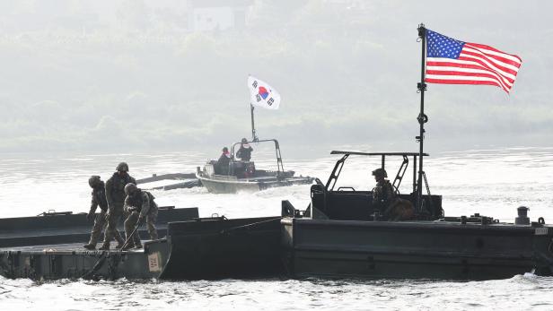 S. Korea and US joint river-crossing drill