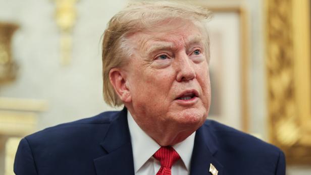 President Trump hosts Lifeguard Ryder Williams in the Oval Office