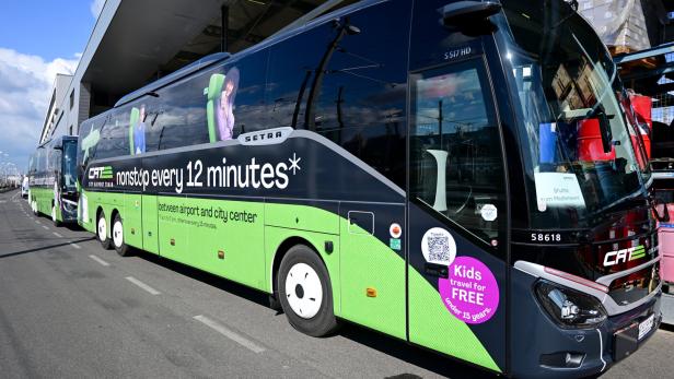 "PRÄSENTATION DES NEUEN CITY AIRPORT TRAIN UND DER 'CAT BY BUS'-FLOTTE"