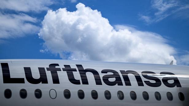 FILES-GERMANY-ECONOMY-AVIATION-TRANSPORT-EARNINGS-LUFTHANSA