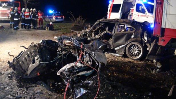 Wagen des 24-jährigen Lenkers wurde total zerstört